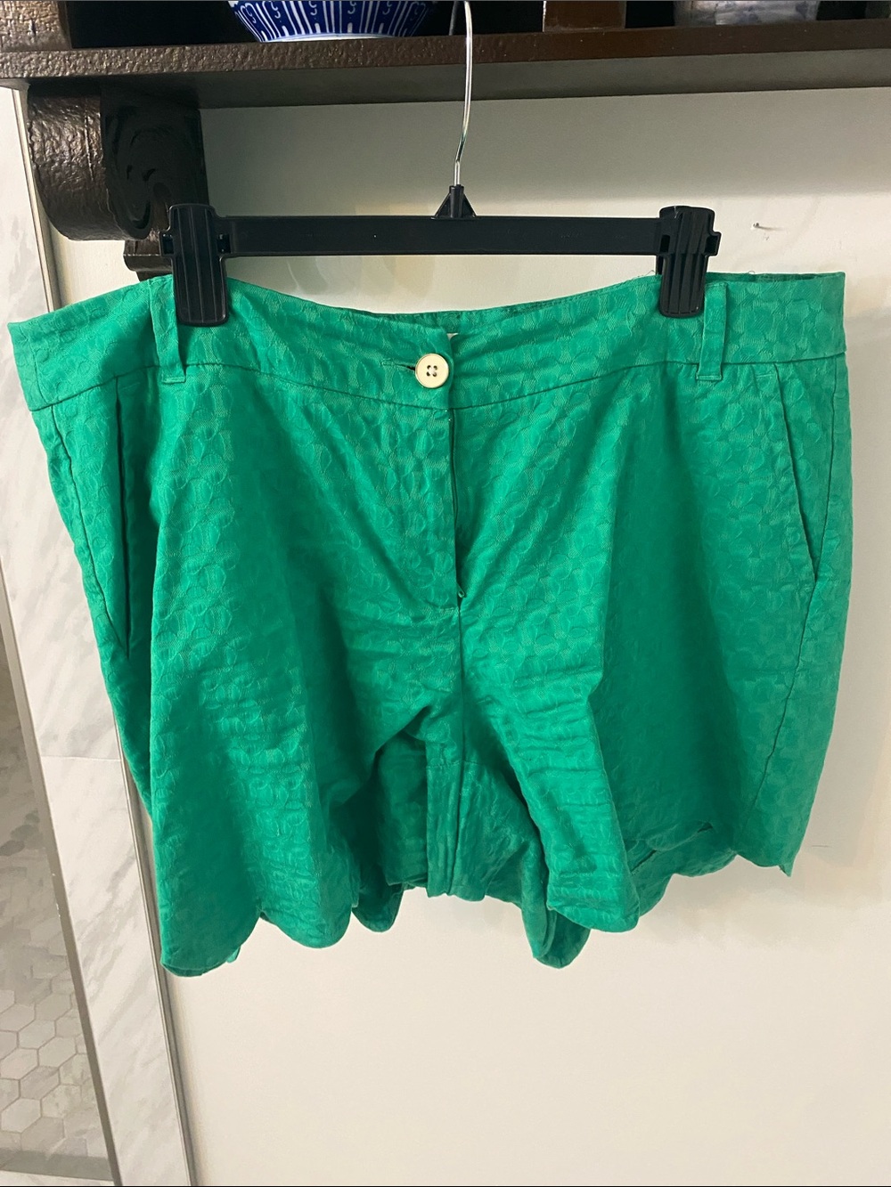 crown & ivy Emerald Green Textured Button-Front Women's Shorts